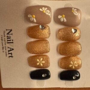 Press On Nails Beige Gold Sparkle Flower‎ Heart Rhinestone Short